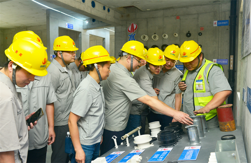 为进一步推进优质客户高效履约，提升交付品质、达成客户满意，2025年6月25日，俄罗斯专享会建设集团在上海组织召开2025年越秀地产、华润置业客户履约推进会。